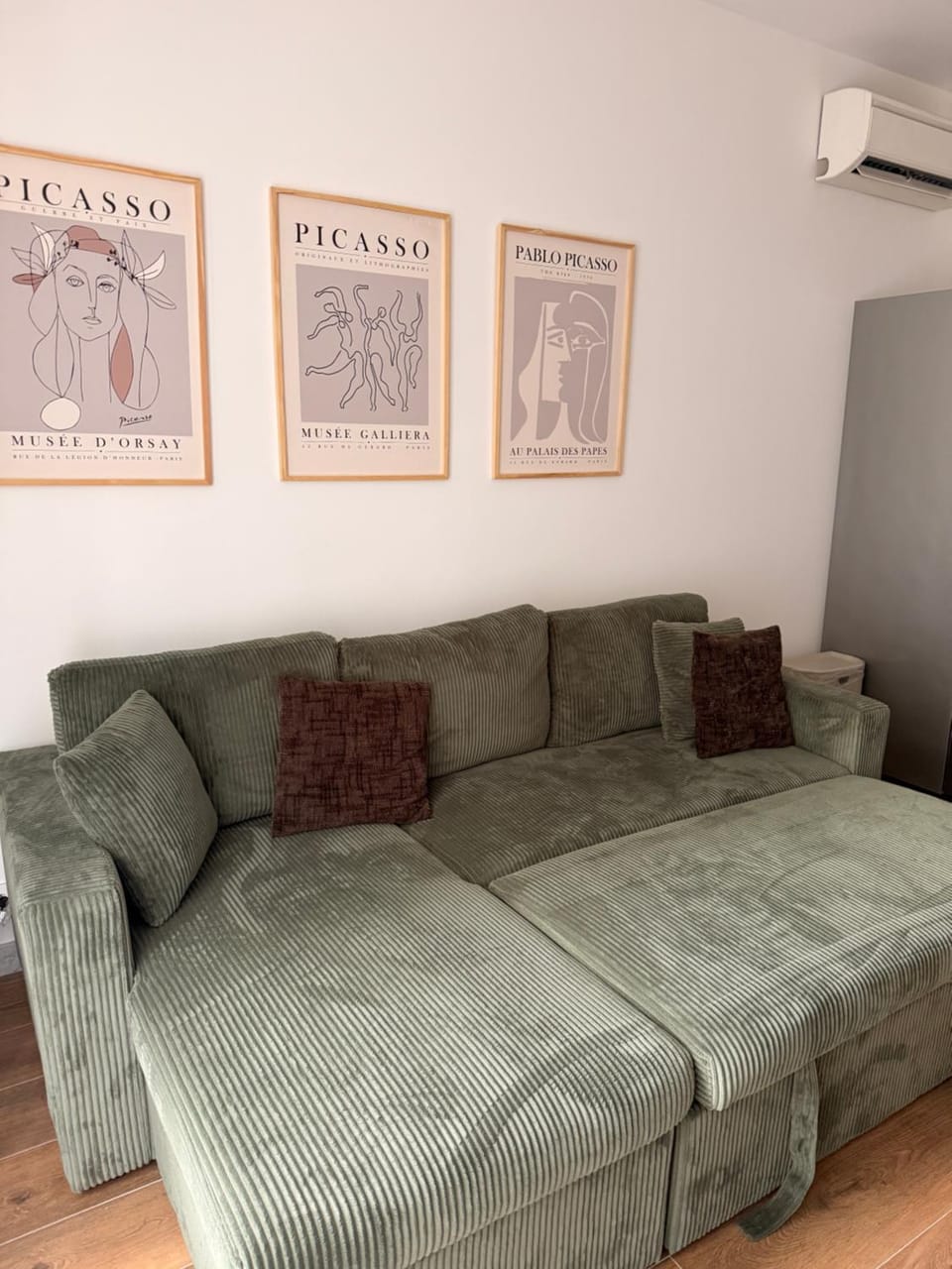 Living room, air conditioner