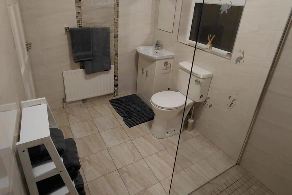 4 Bedroom House Sleeps 8 -Pets Welcome -Fireplace House in County Galway