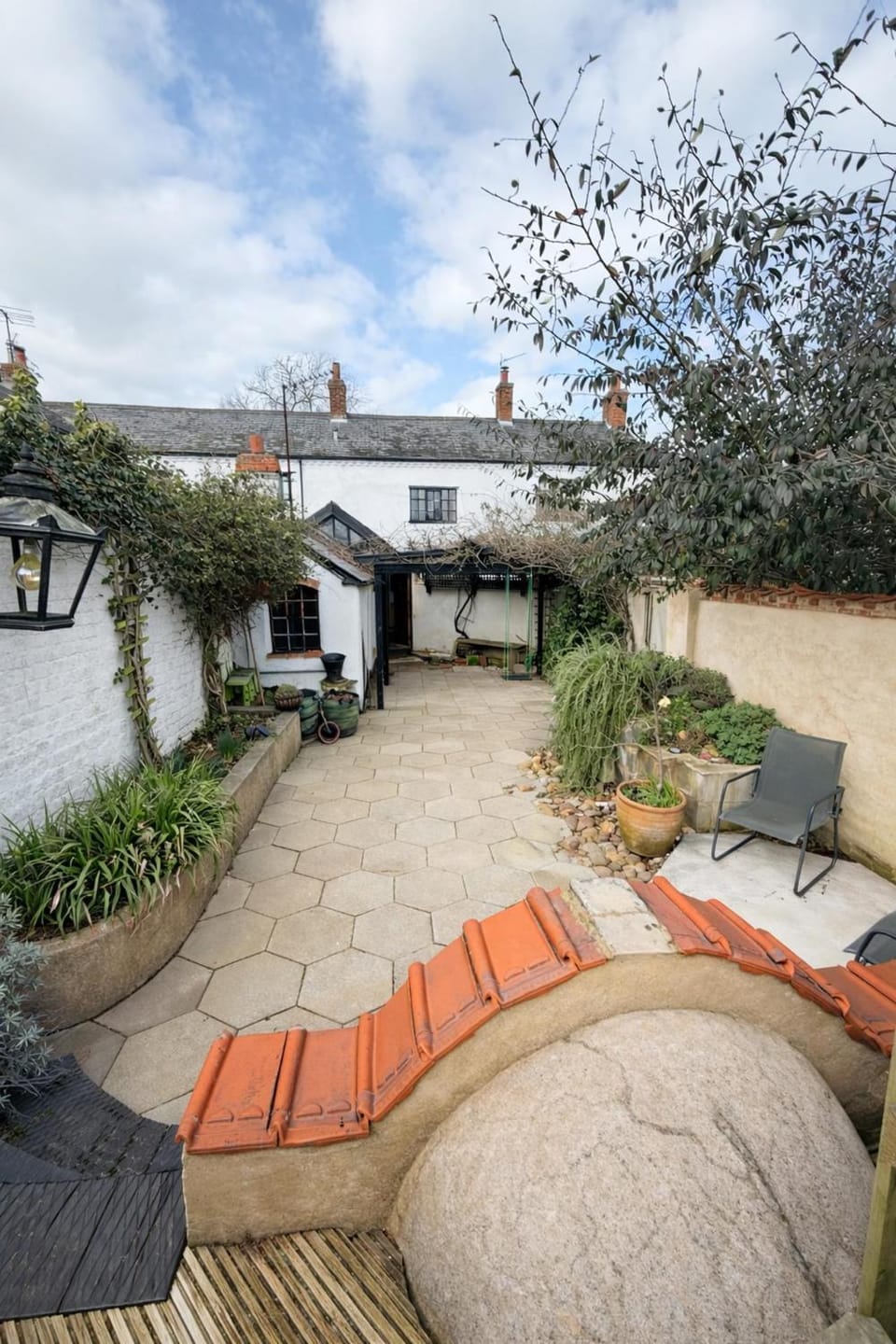 Property building, Patio, Day, Garden, Garden, Seating area, Garden view