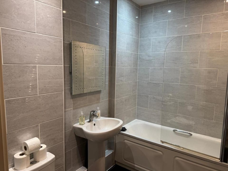 Heathrow Airport - Apt - Stay 3 - Great Location Apartment in Hounslow