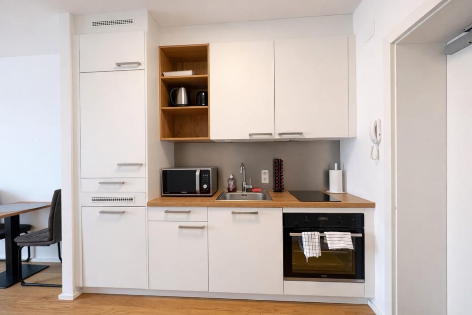 Coffee/tea facilities, Kitchen or kitchenette, dishwasher, oven, toaster