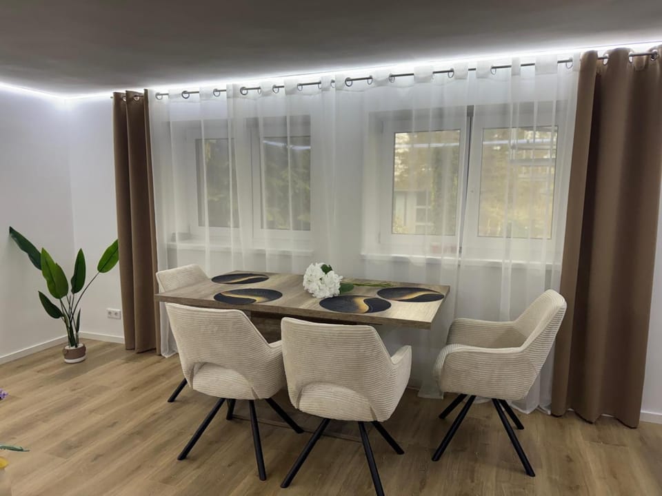 Living room, Dining area