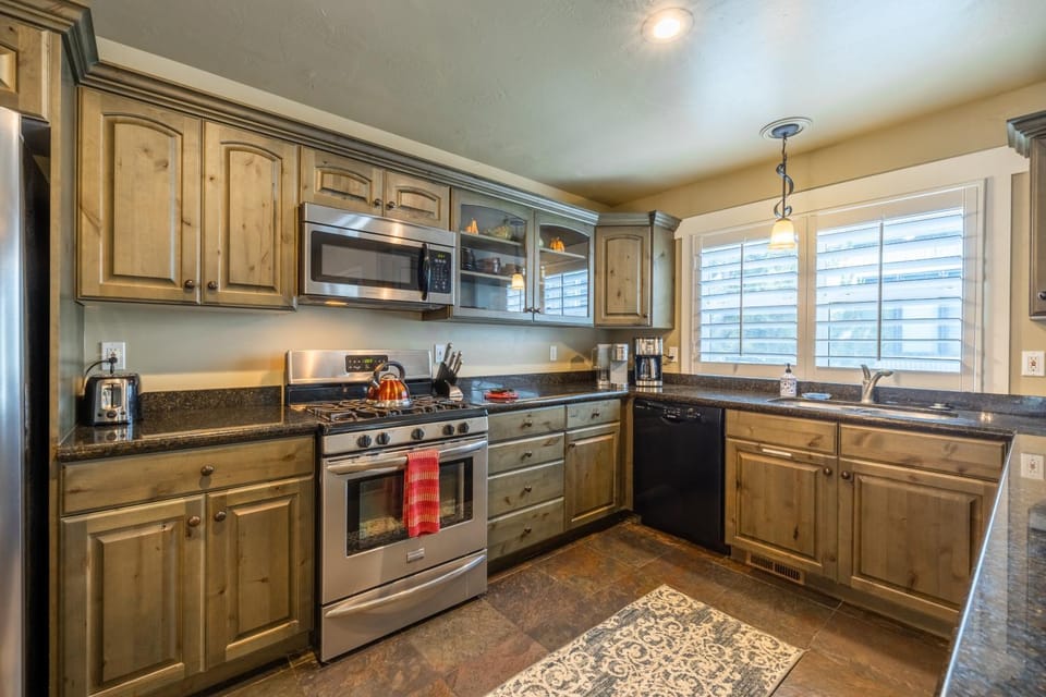 Charming Family Retreat with New Hot Tub, Walk to Main Street & Transit Center 470 home House in Park City