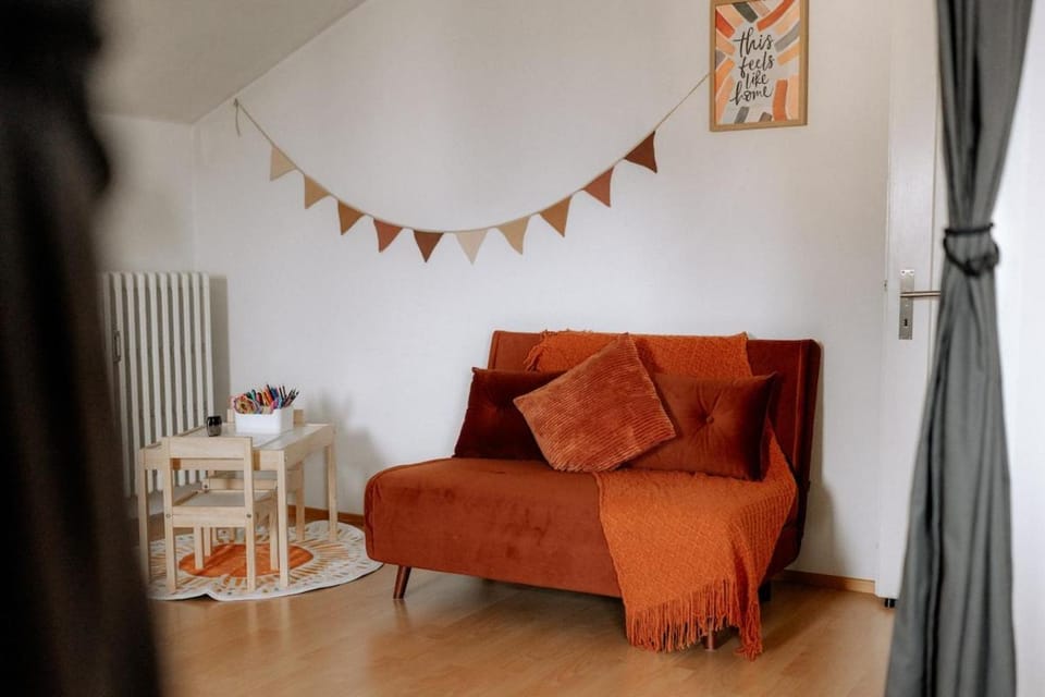 Living room, Seating area, children