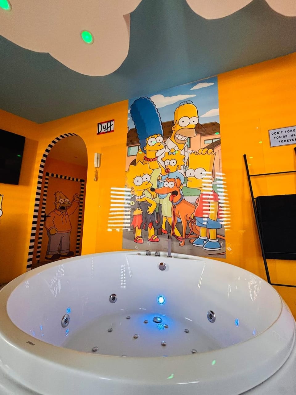 Simpson Experience parking, Jacuzzi ET Jeux au cœur d Epernay Apartment in Epernay
