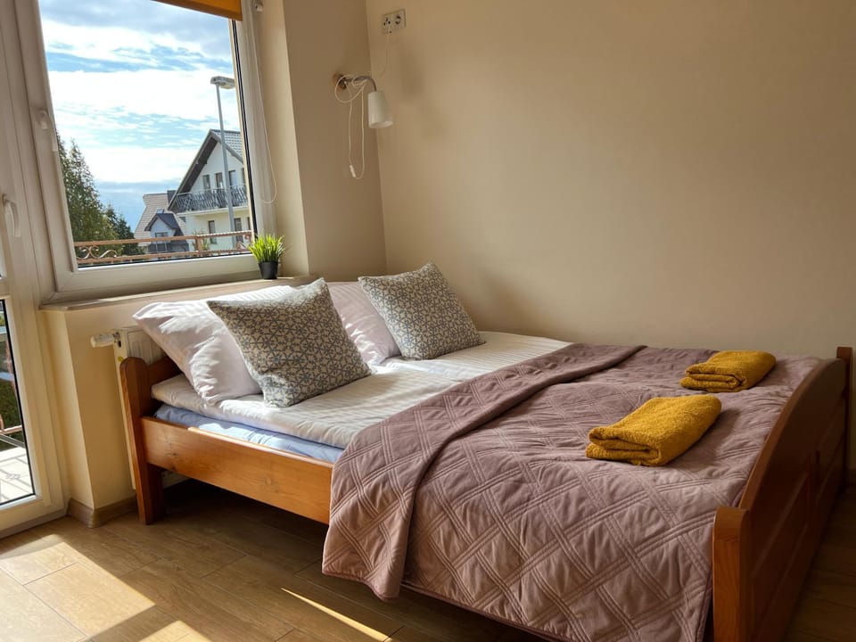 Bed, Photo of the whole room, Bedroom, towels