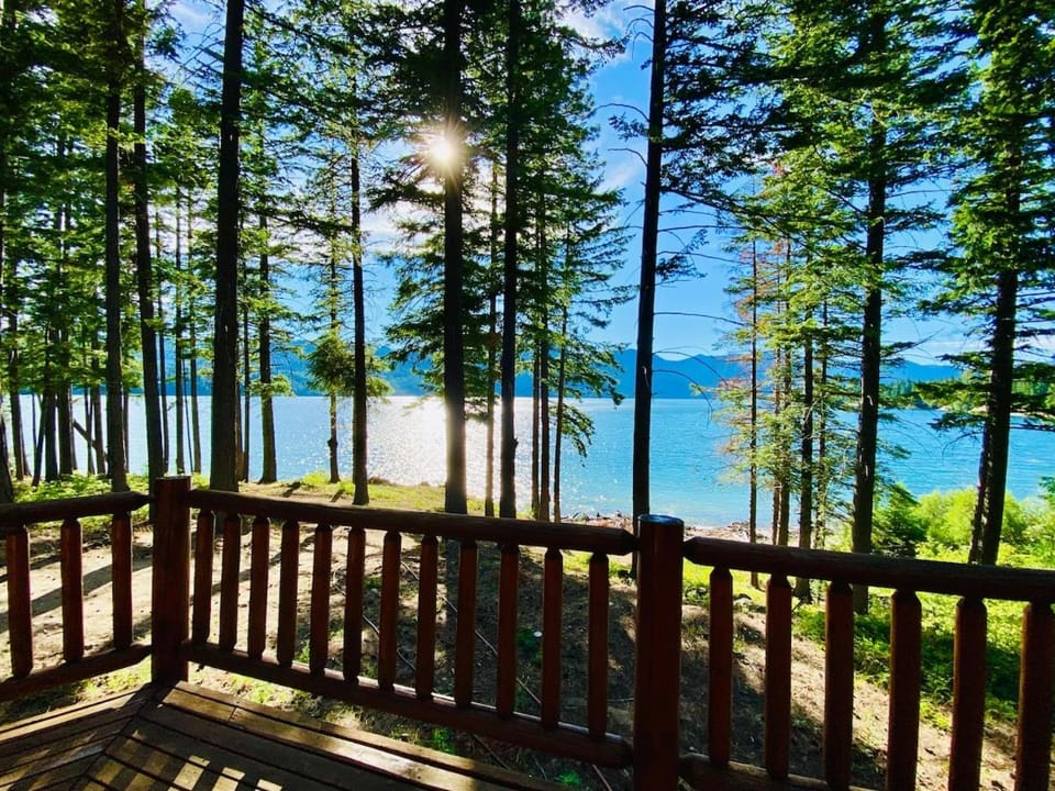 Nearby landmark, Spring, Day, Natural landscape, Lake view, Mountain view