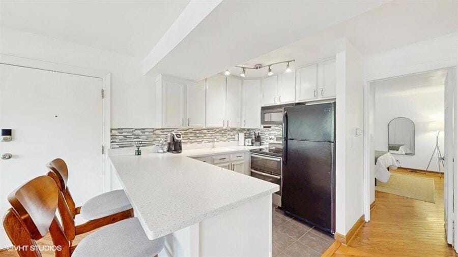 Lisle, 2BR Balcony and Fireplace Apartment in Lisle