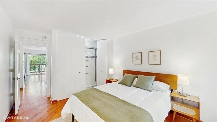 Lisle, 2BR Balcony and Fireplace Apartment in Lisle