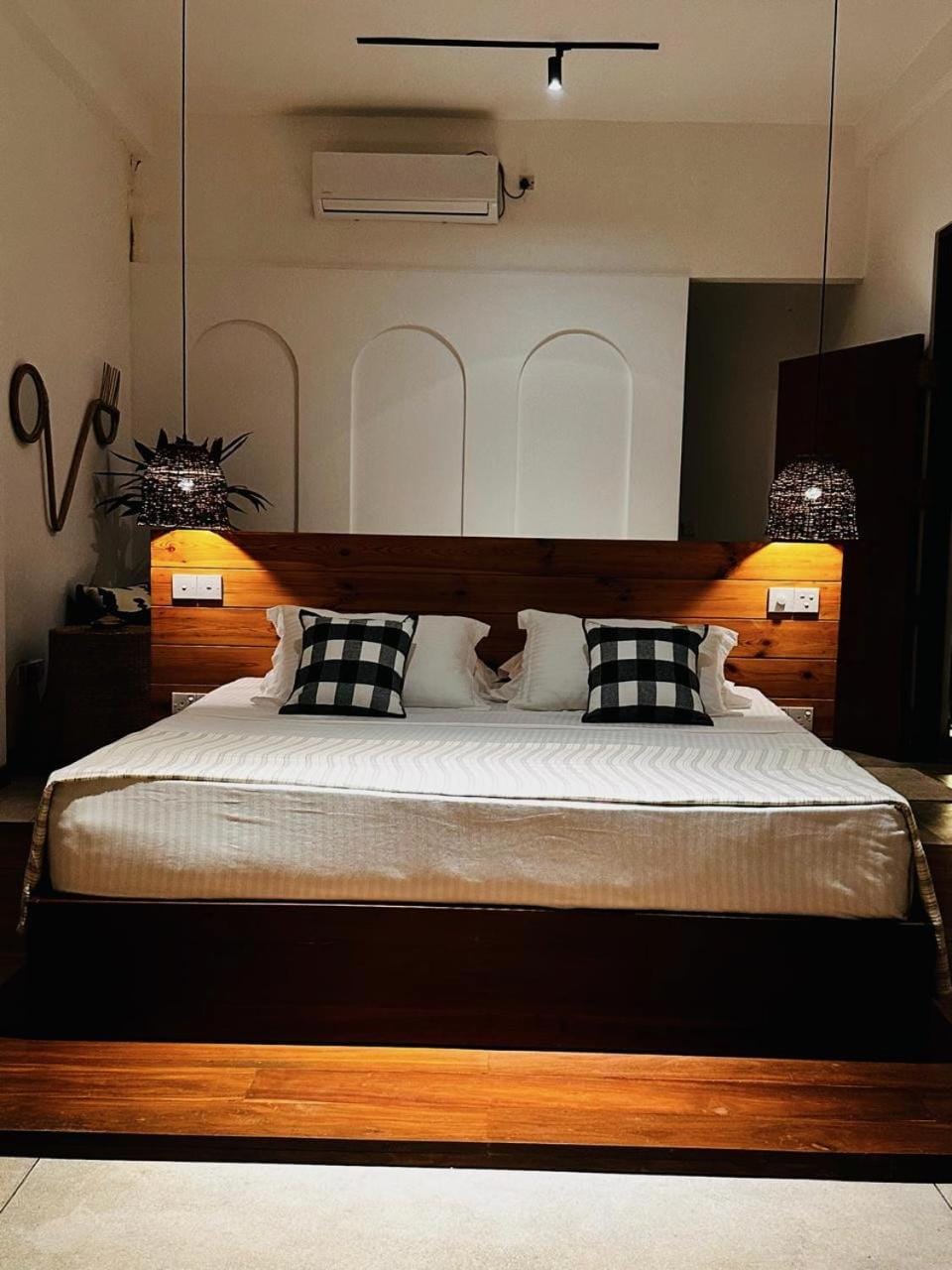 Bed, Photo of the whole room, Bedroom, air conditioner