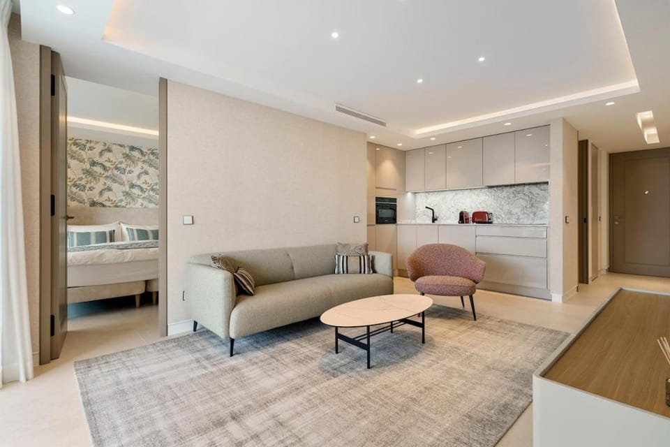 Modern Beachfront 2-Bedroom Apartment Apartment in Marbella