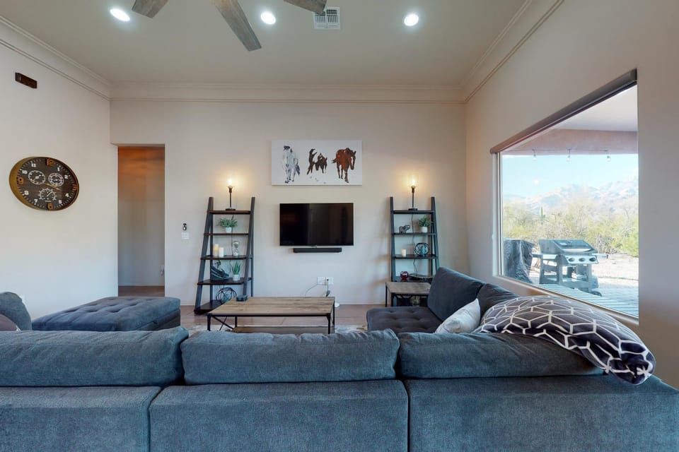 Walnut Tree House in Tanque Verde