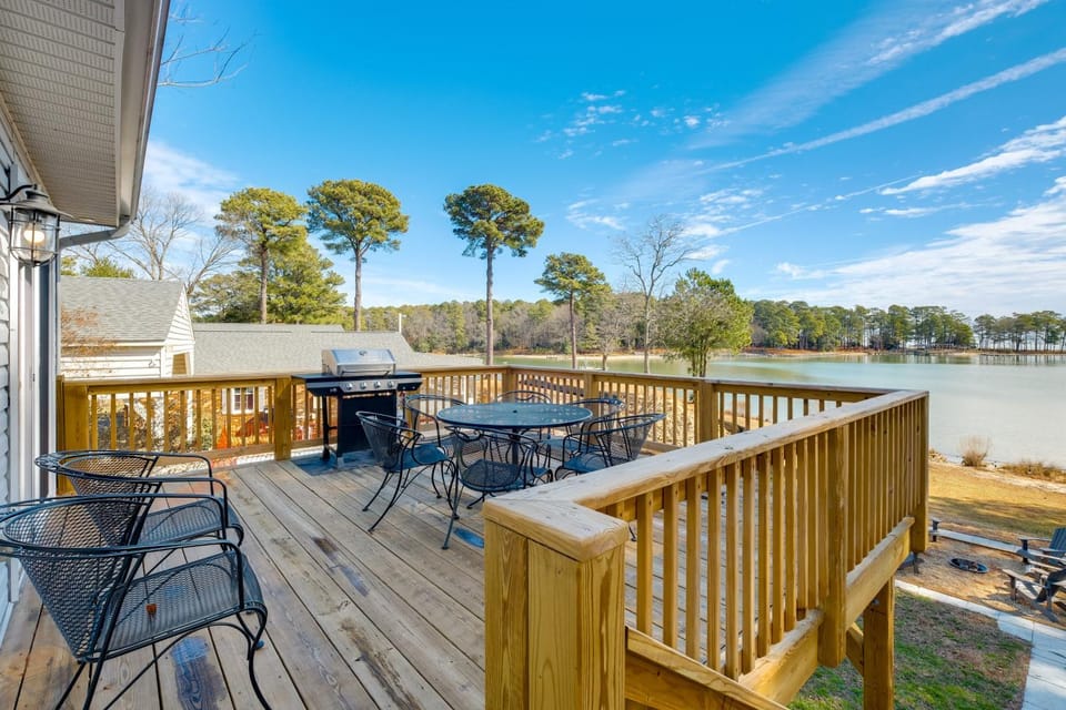 Waterfront Gem w/ Deck & Views on Chesapeake Bay! House in Virginia