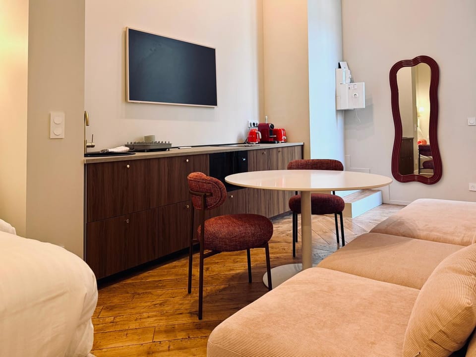 TV and multimedia, Kitchen or kitchenette, Living room, Dining area