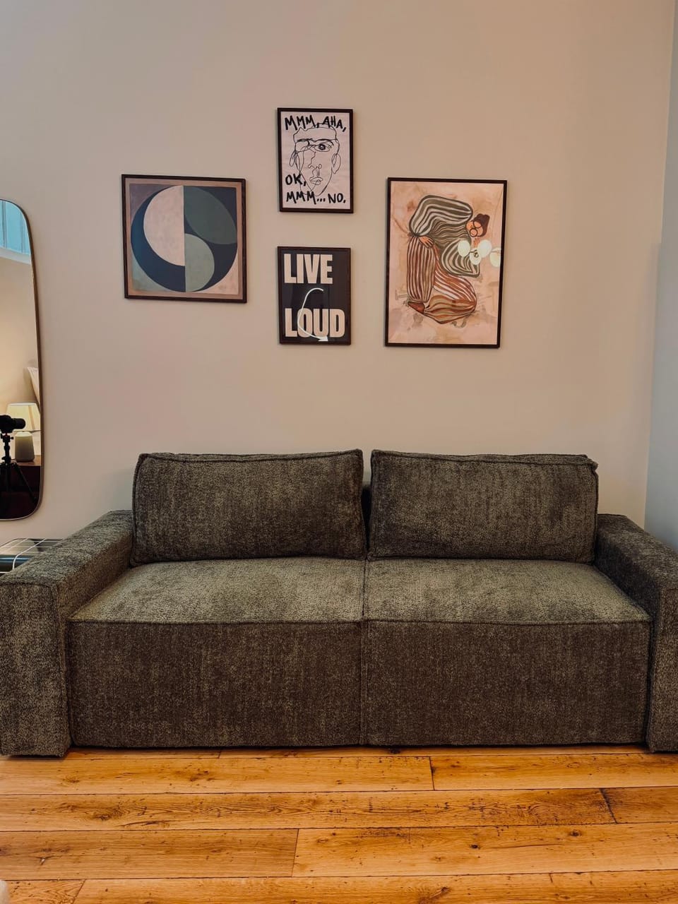 Living room, Seating area