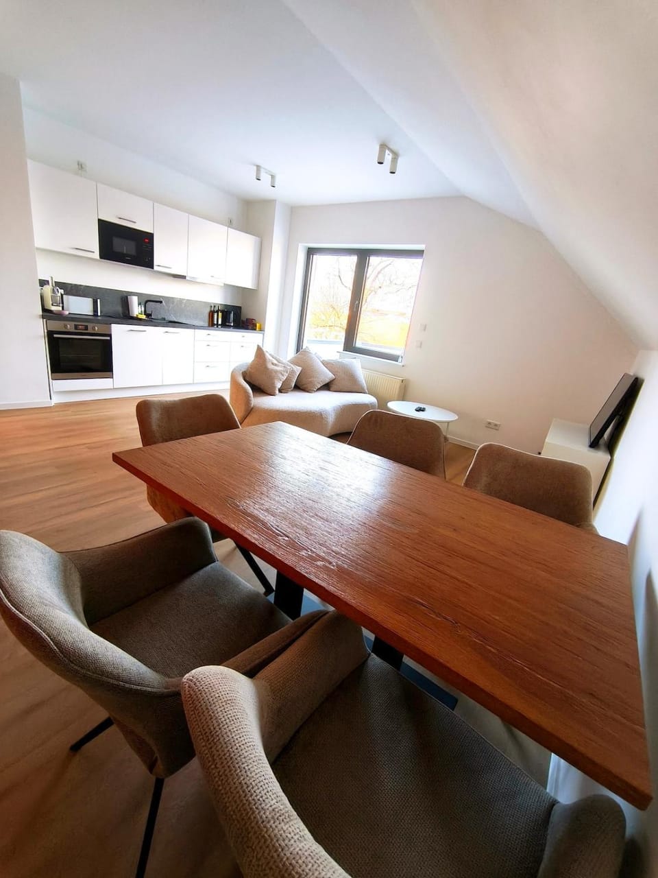 Kitchen or kitchenette, Seating area, Dining area