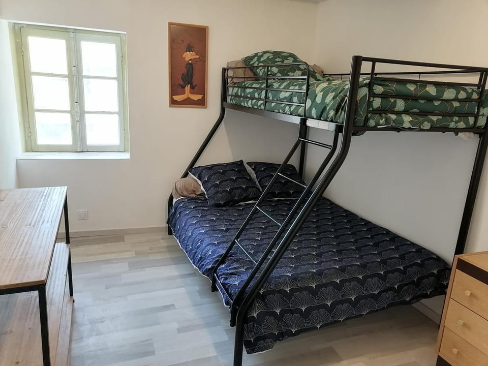 Photo of the whole room, Bedroom, bunk bed