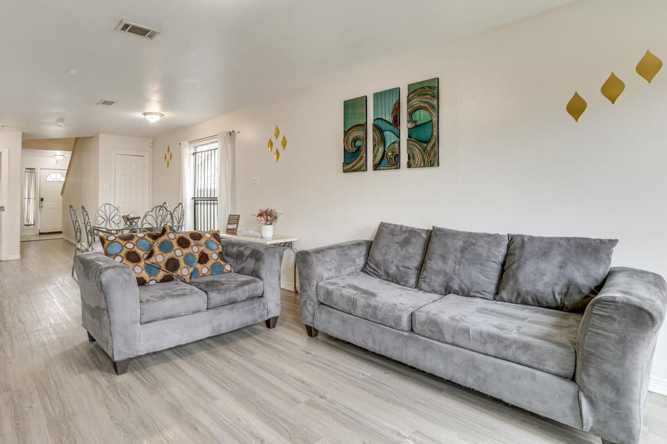 Ideal Location 4 Mi to Med Center! Houston Duplex House in Houston
