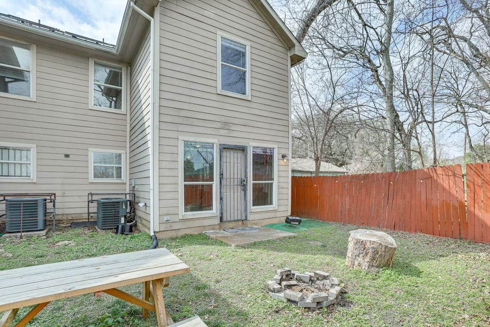 Ideal Location 4 Mi to Med Center! Houston Duplex House in Houston