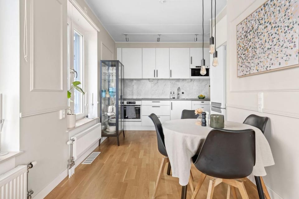 Dining area, kitchen