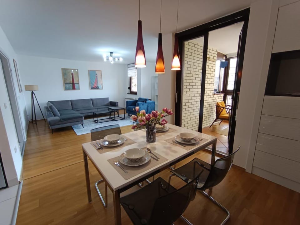 Living room, Seating area, Dining area