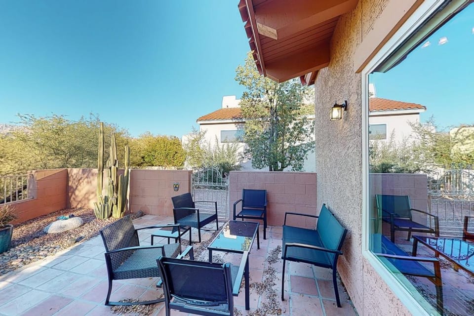 Calle Bartinez Oasis House in Catalina Foothills