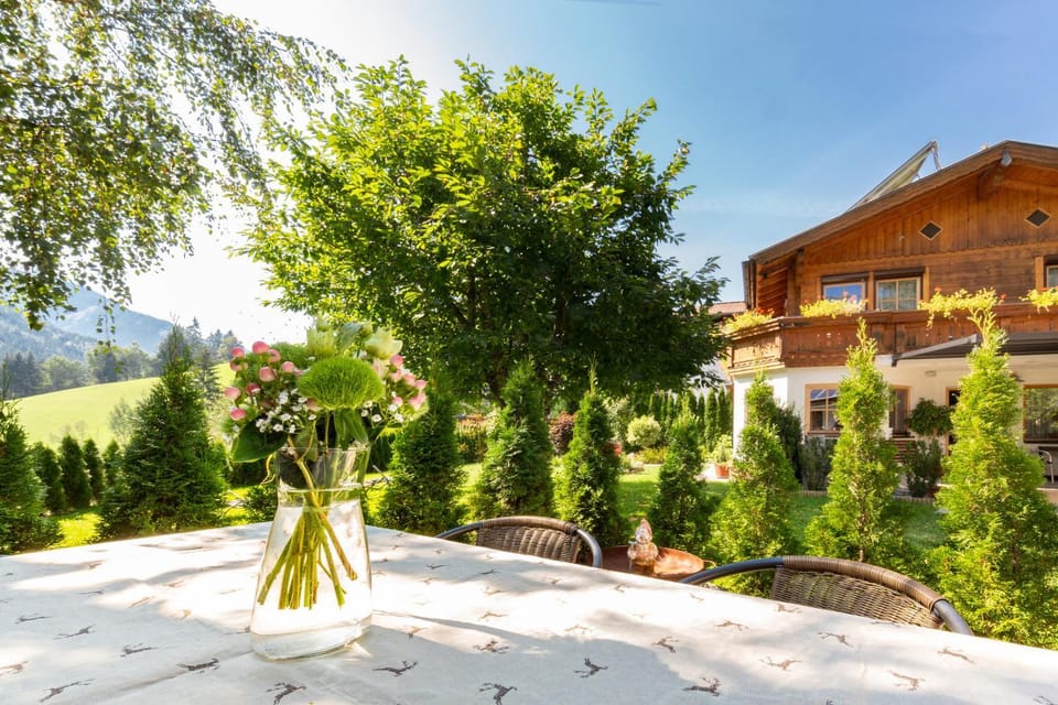Property building, Garden, Balcony/Terrace, Garden view, Mountain view