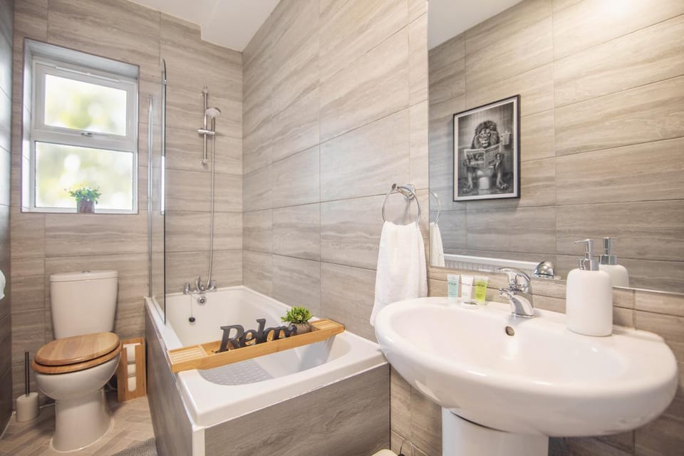 Toilet, Bathroom, towels