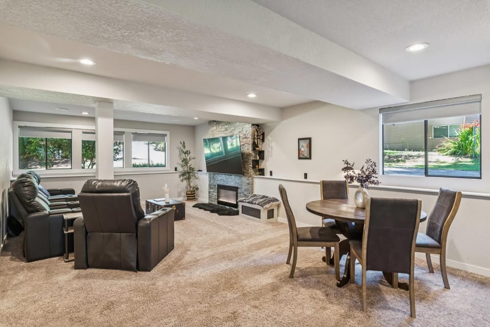 Modern Forest Escape, Near Lake Stevens and Hikes House in Lake Stevens