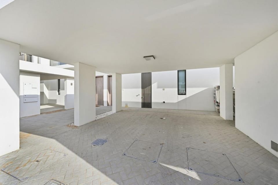 Warm and Cozy 4BR Villa with Pool Access Villa in Dubai