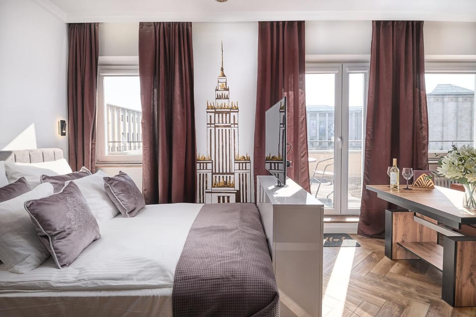 Bed, Seating area, Bedroom