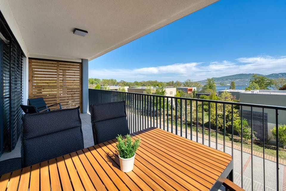 Balcony/Terrace, Lake view