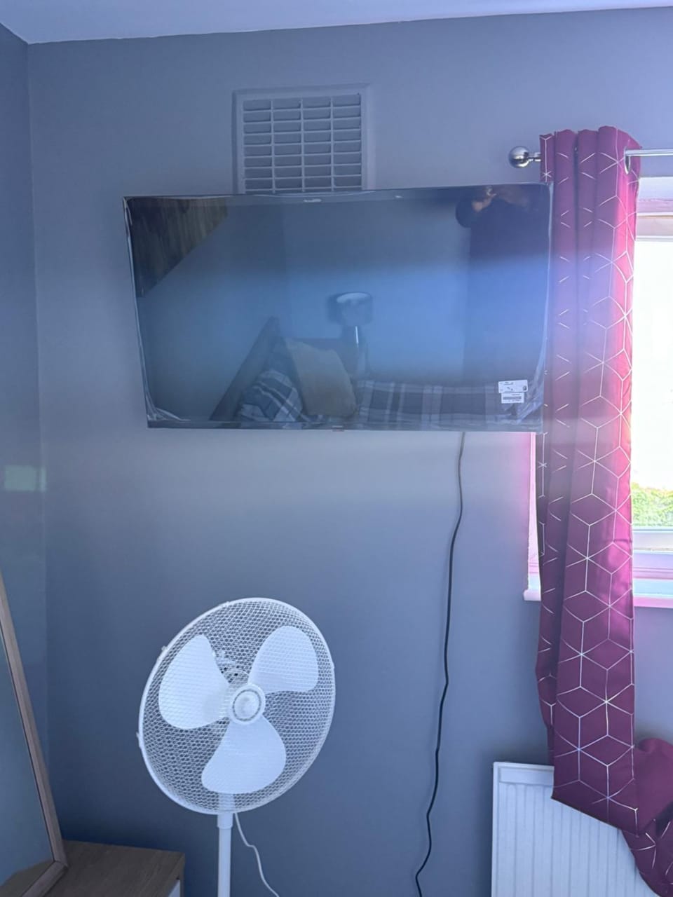 Cozy Private Double Room with Workspace & Garden View Vacation rental in Bedford