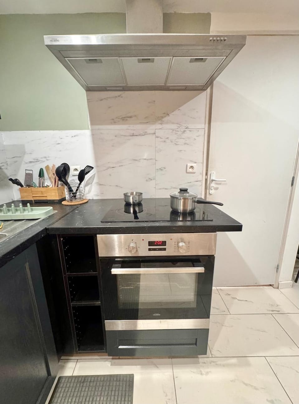Coffee/tea facilities, Kitchen or kitchenette, pet friendly, stove