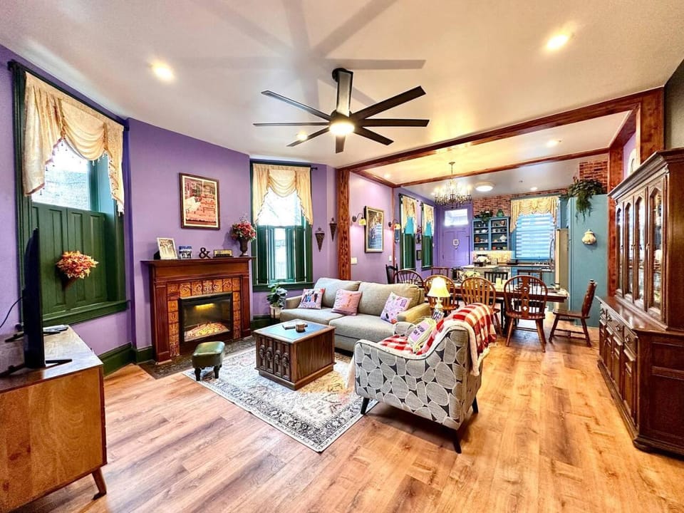 "Friends" Themed Icon - Central Perk Pittsburgh! House in Pittsburgh