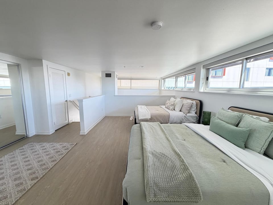 Santa Monica Pier 1 bedroom loft Apartment in Santa Monica