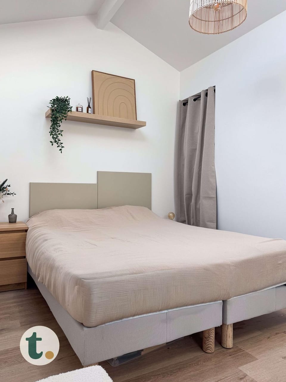 Bed, Photo of the whole room, Bedroom