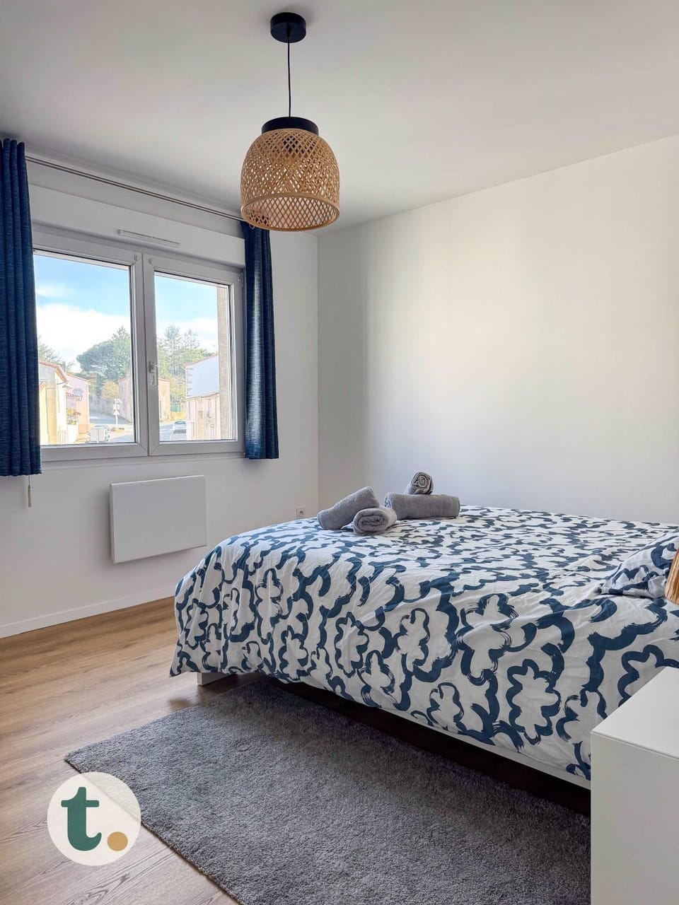 Bed, Photo of the whole room, Bedroom