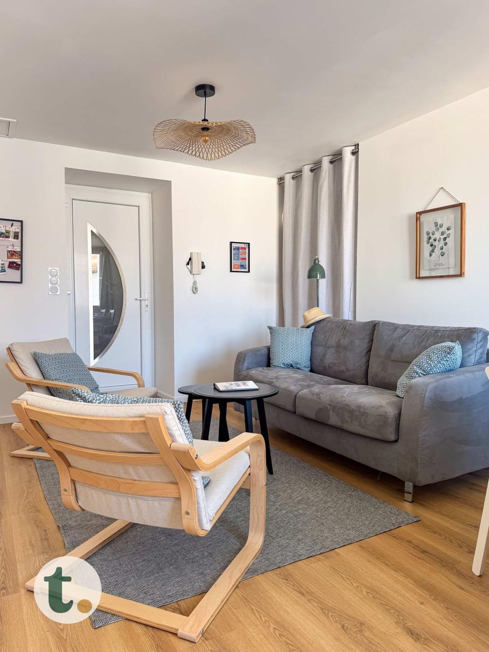 Living room, Seating area