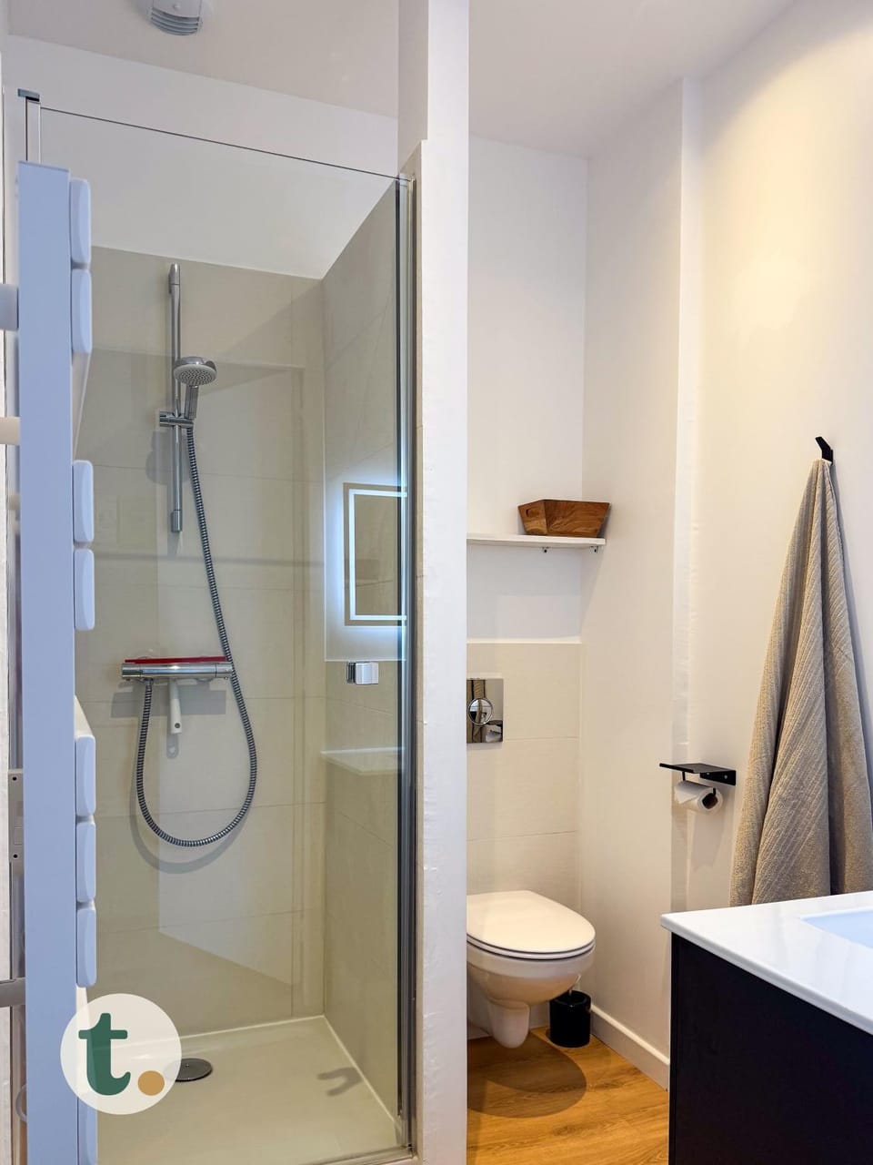 Shower, Toilet