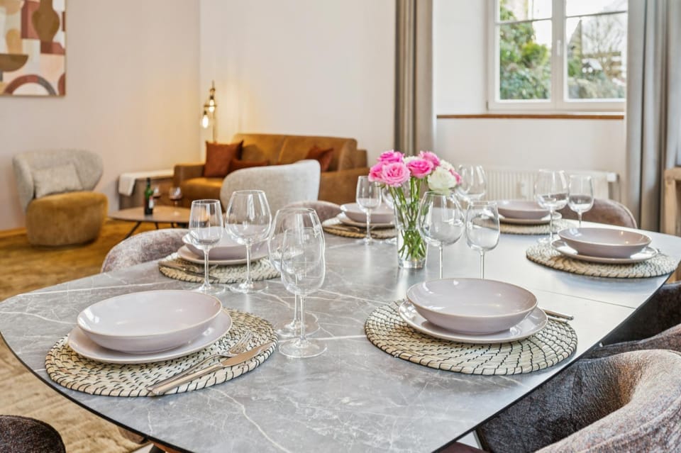 Dining area, Food
