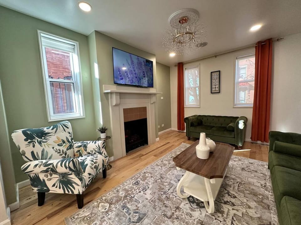 CityView / Hot Tub / Free Parking / Pets Welcomed House in Pittsburgh