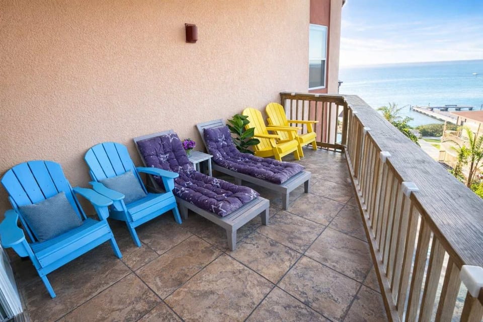 Direct Bayfront Sunsets - Boat Docks - Pool - Fish apts Apartment in South Padre Island