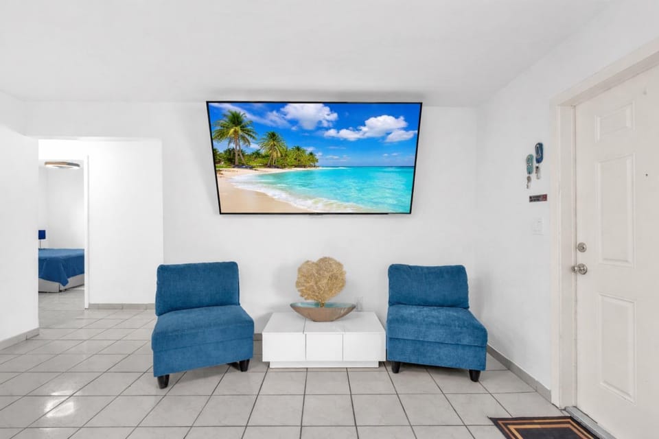TV and multimedia, Living room, Evening entertainment