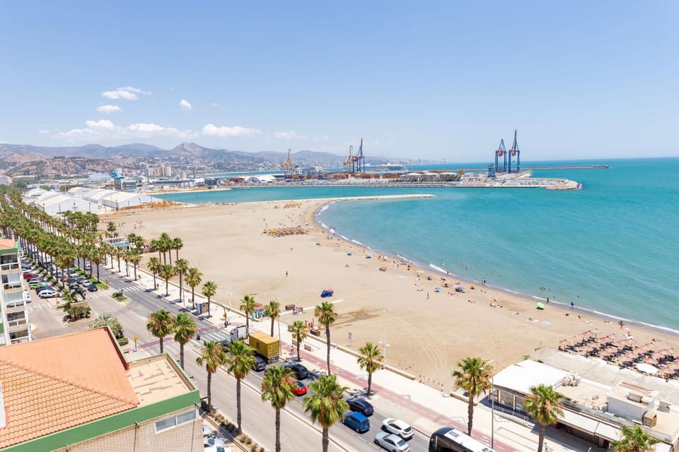 View (from property/room), City view, Landmark view, Sea view, Street view
