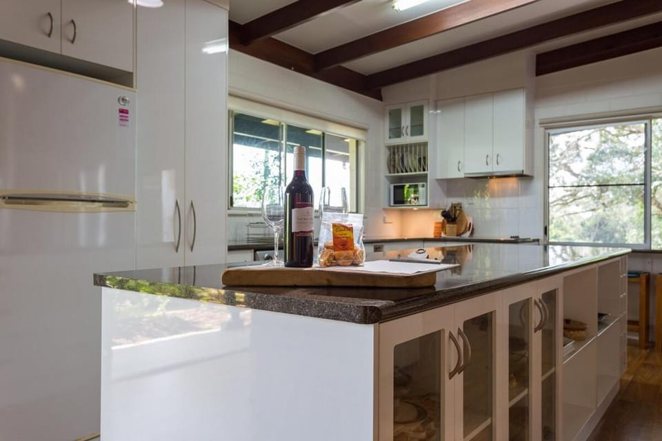Rest House Yungaburra village Pets welcome House in Yungaburra