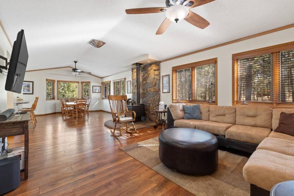 Beaver Lake Pond & Pines Cabin Cabin in West Custer Township