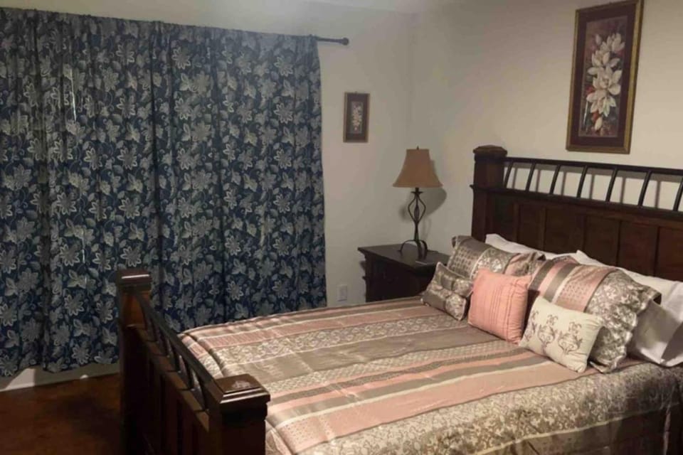 Charlotte Comfort Home, near uptown and Airport House in Charlotte