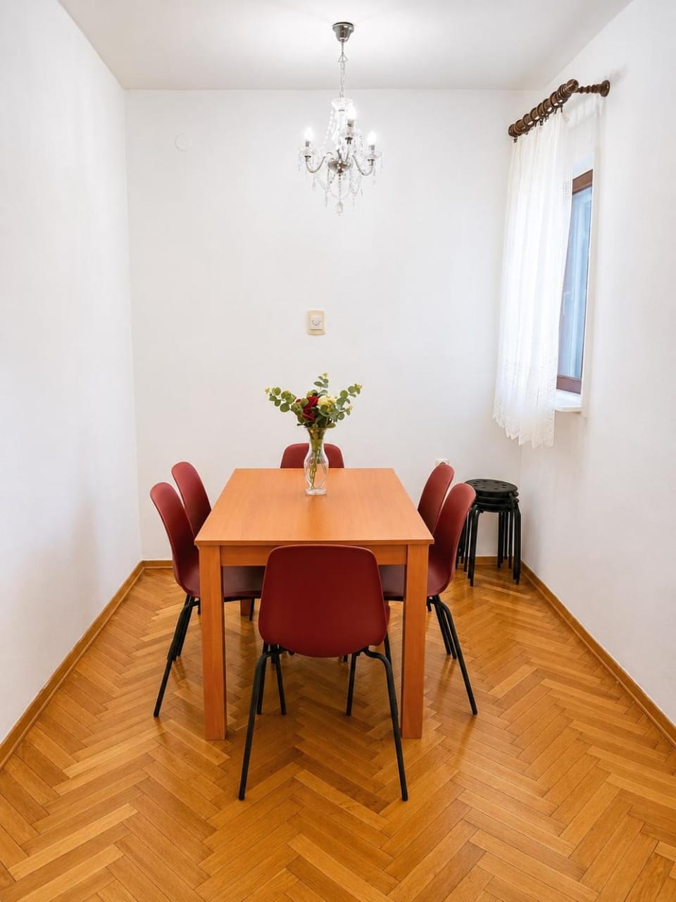 Seating area, Dining area