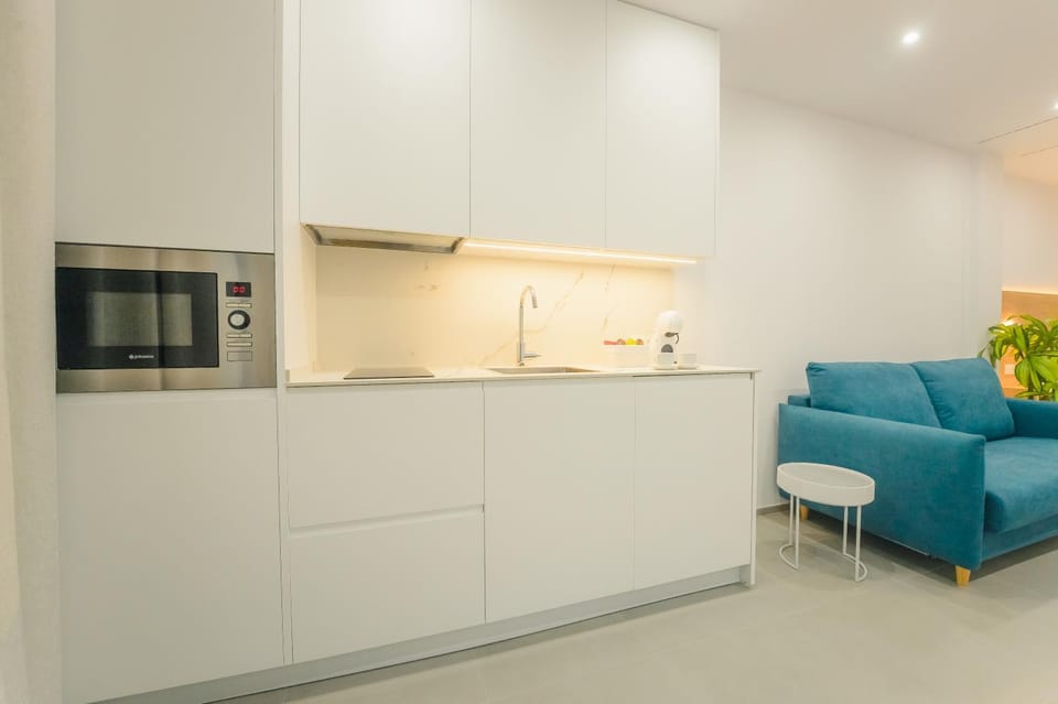 Kitchen or kitchenette, Living room, stove